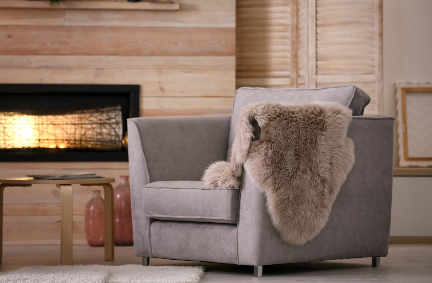 https://www.livehome3d.com/assets/img/articles/home-decor-ideas/gray-armchair@2x.jpg